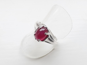 Image of a solitaire red ruby smooth stone cabochon ring, set in shiny 925 sterling silver